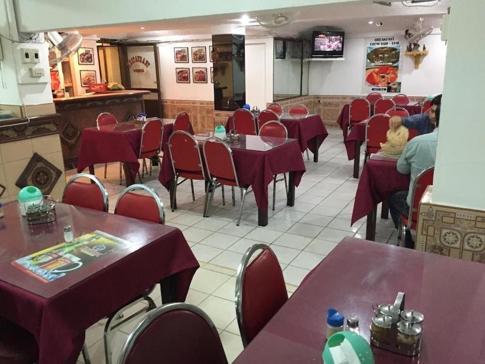 Khách sạn hẻo lánh Paradise House 2*